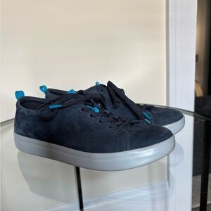 Vionic Women’s Navy Suede Sneakers Paisley